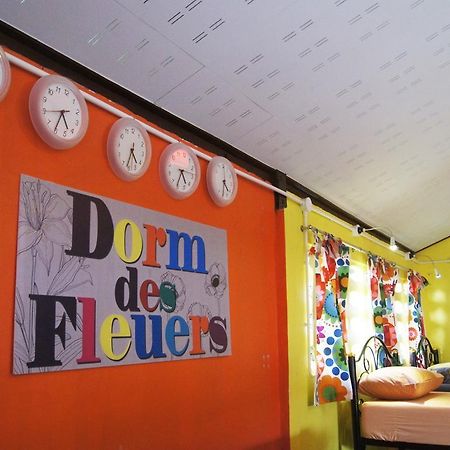 Dorm Des Fleurs Hostel Khao Lak Exteriör bild