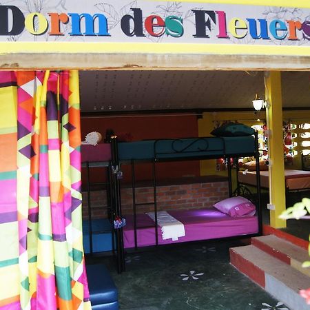 Dorm Des Fleurs Hostel Khao Lak Exteriör bild