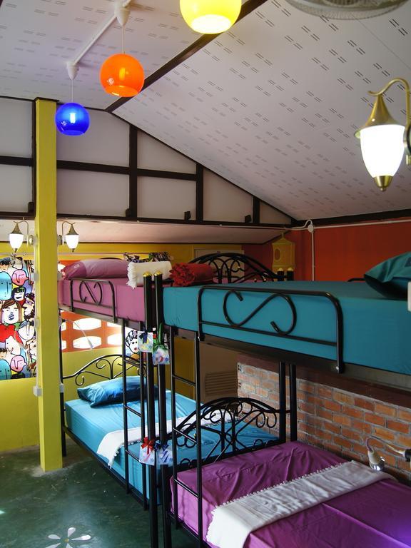 Dorm Des Fleurs Hostel Khao Lak Exteriör bild