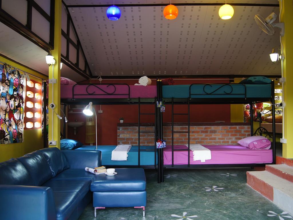 Dorm Des Fleurs Hostel Khao Lak Exteriör bild