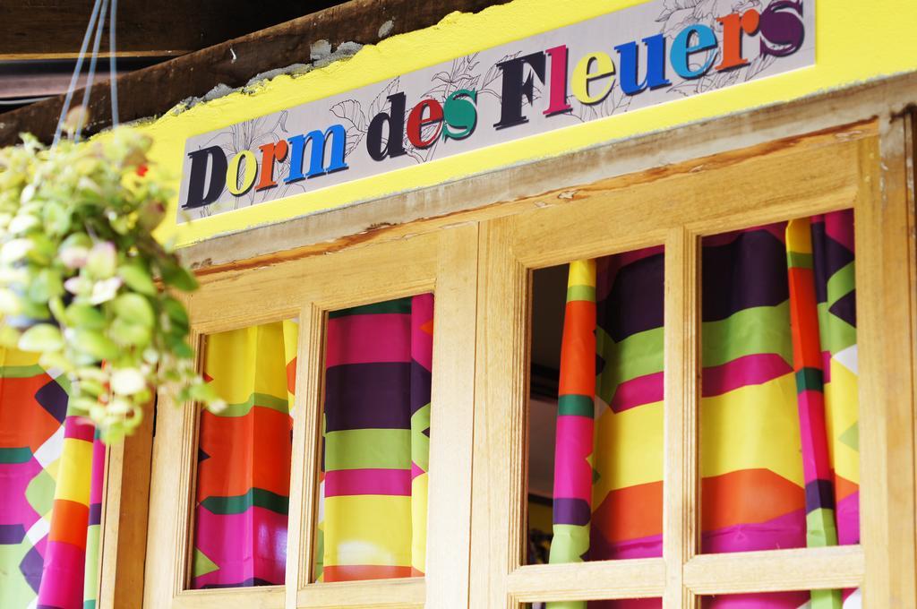 Dorm Des Fleurs Hostel Khao Lak Exteriör bild